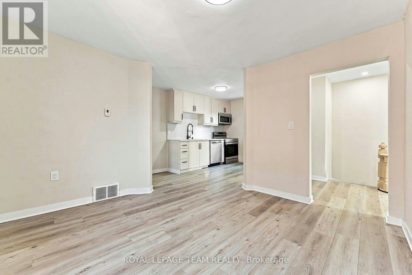 B-13 Balsam Street, Ottawa, ON, K1R 6W6 - 5