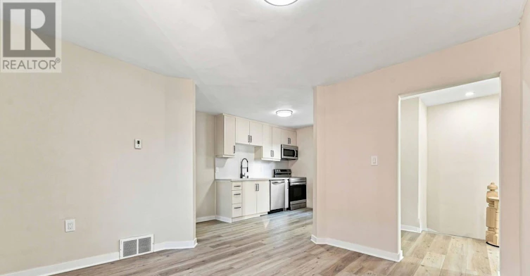 B-13 Balsam Street, Ottawa, ON, K1R 6W6 - 5