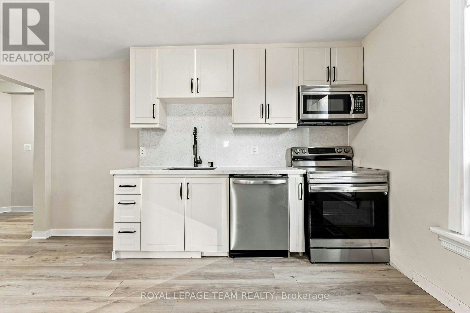 B-13 Balsam Street, Ottawa, ON, K1R 6W6 - 2