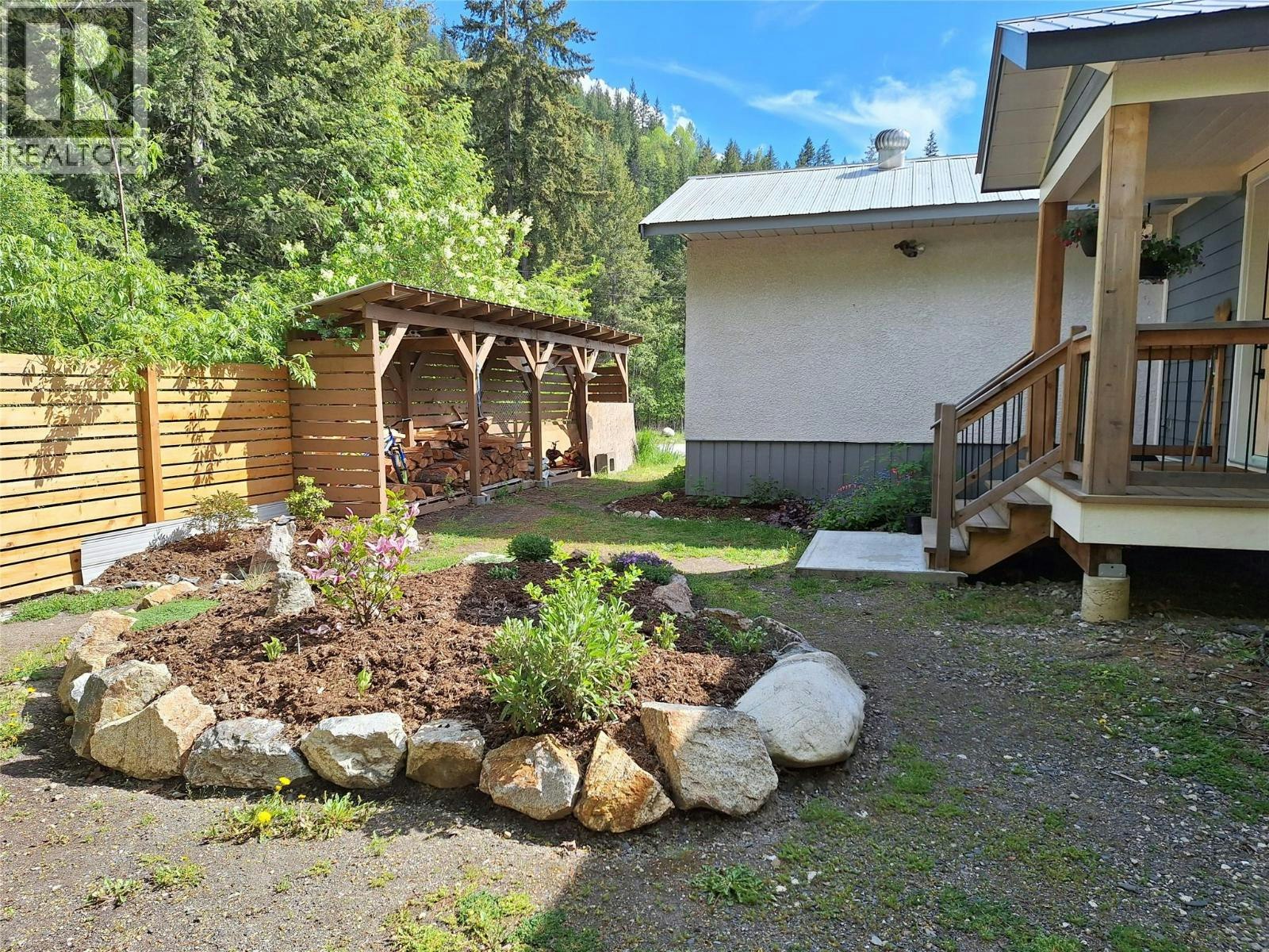624 Slocan Avenue, New Denver, BC, V0G 1S0
