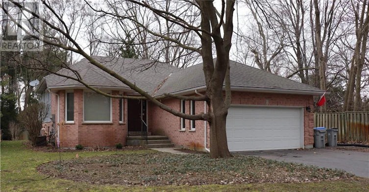 2550 Emerson Street, Strathroy, ON, N0L 1W0 - 2