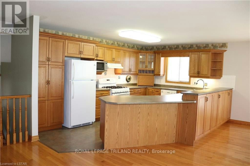 2550 Emerson Street, Strathroy, ON, N0L 1W0 - 3
