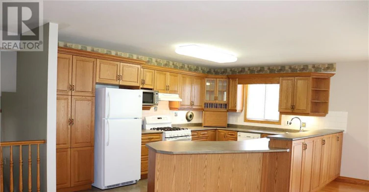 2550 Emerson Street, Strathroy, ON, N0L 1W0 - 3