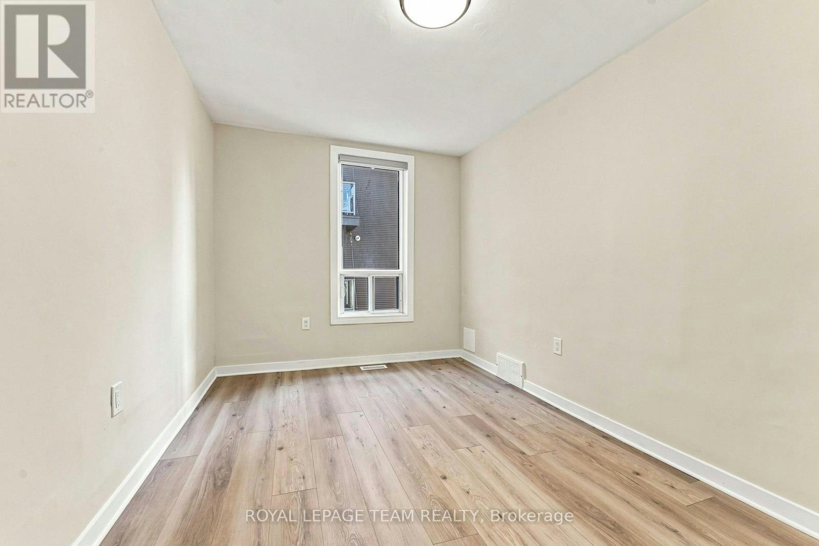 A-13 Balsam Street, Ottawa, ON, K1R 6W6 - 11