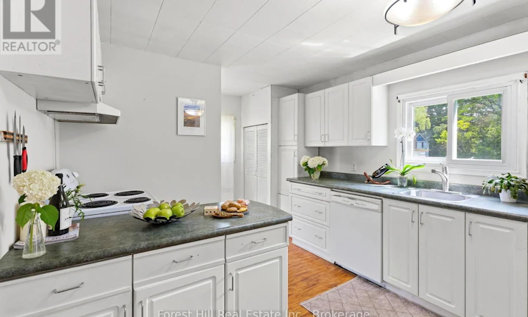 9 Spruce Glen Road