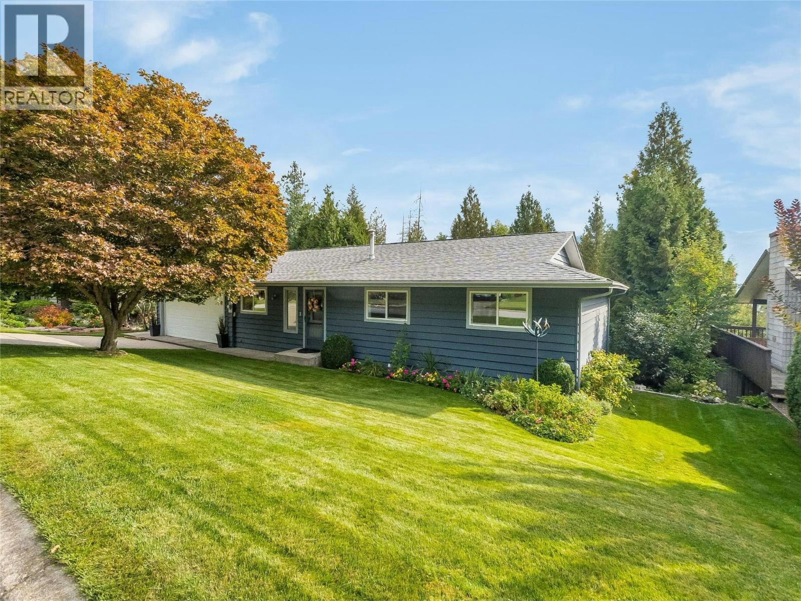 1329 Grosvenor Place, Castlegar, BC, V1N 3X8