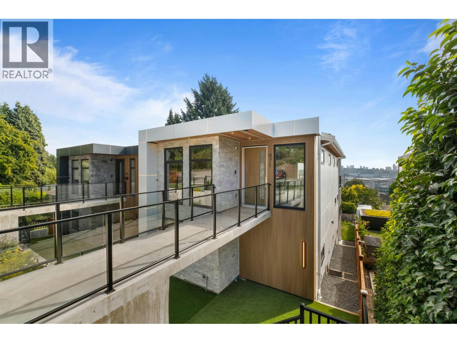 971 Adderley Street, North Vancouver, BC, V7L 1T2