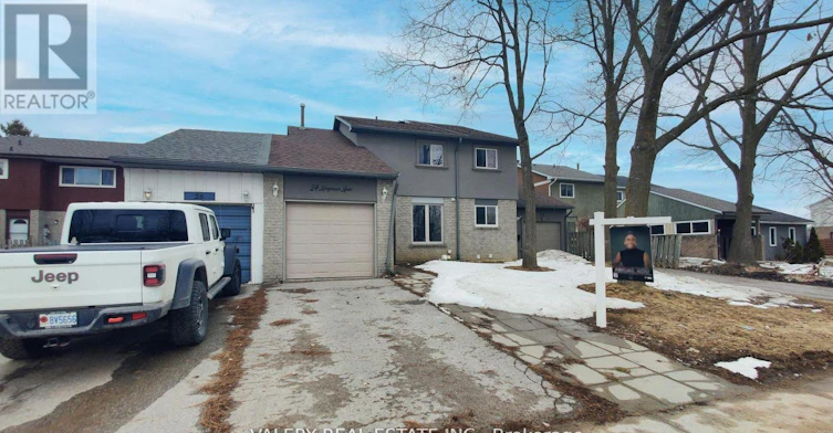 24 Lampman Lane, Barrie, ON, L4N 5B1