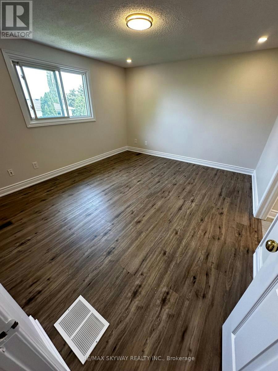 UPPER-535 Appledale Crescent, Waterloo, ON, N2T 1V8 - 4