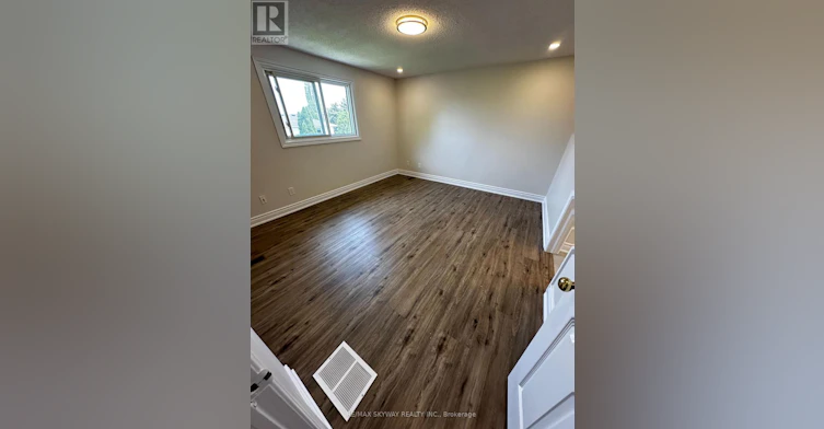 UPPER-535 Appledale Crescent, Waterloo, ON, N2T 1V8 - 4