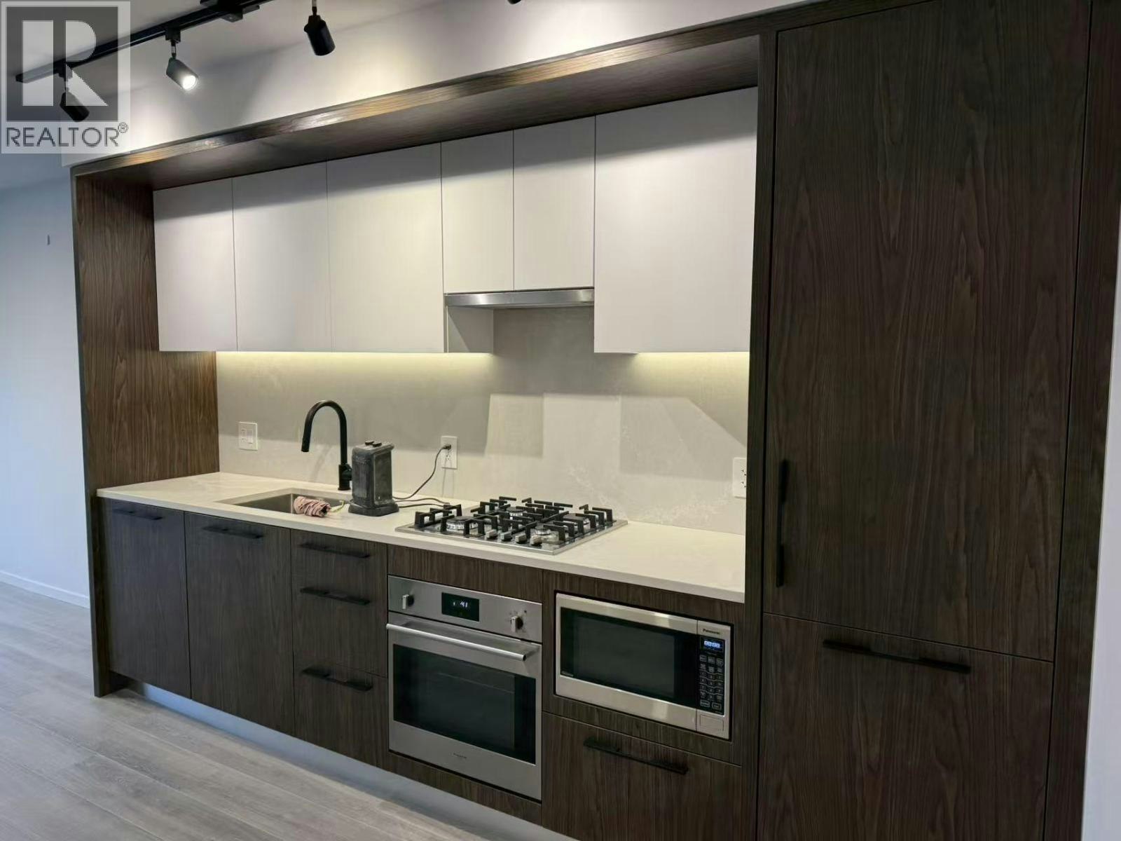 3xx-5189 Earles Street, Vancouver, BC, V5R 0M7