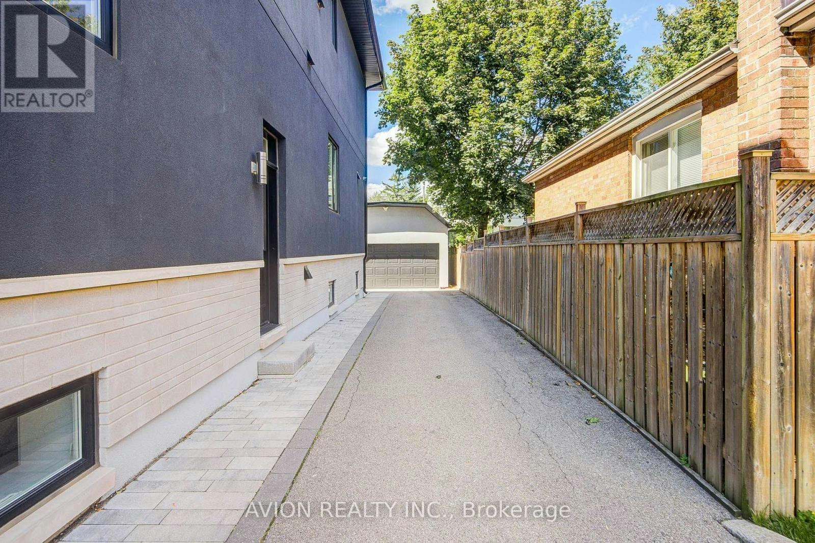 BSMT-28 Monarchdale Avenue, Toronto, ON, M6M 2S7 - 3