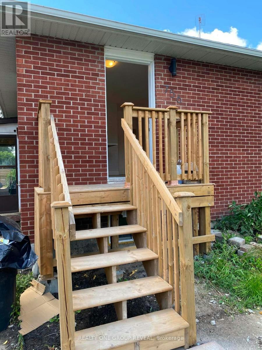 MAIN-756 Cummings Avenue, Ottawa, ON, K1K 2L1 - 2