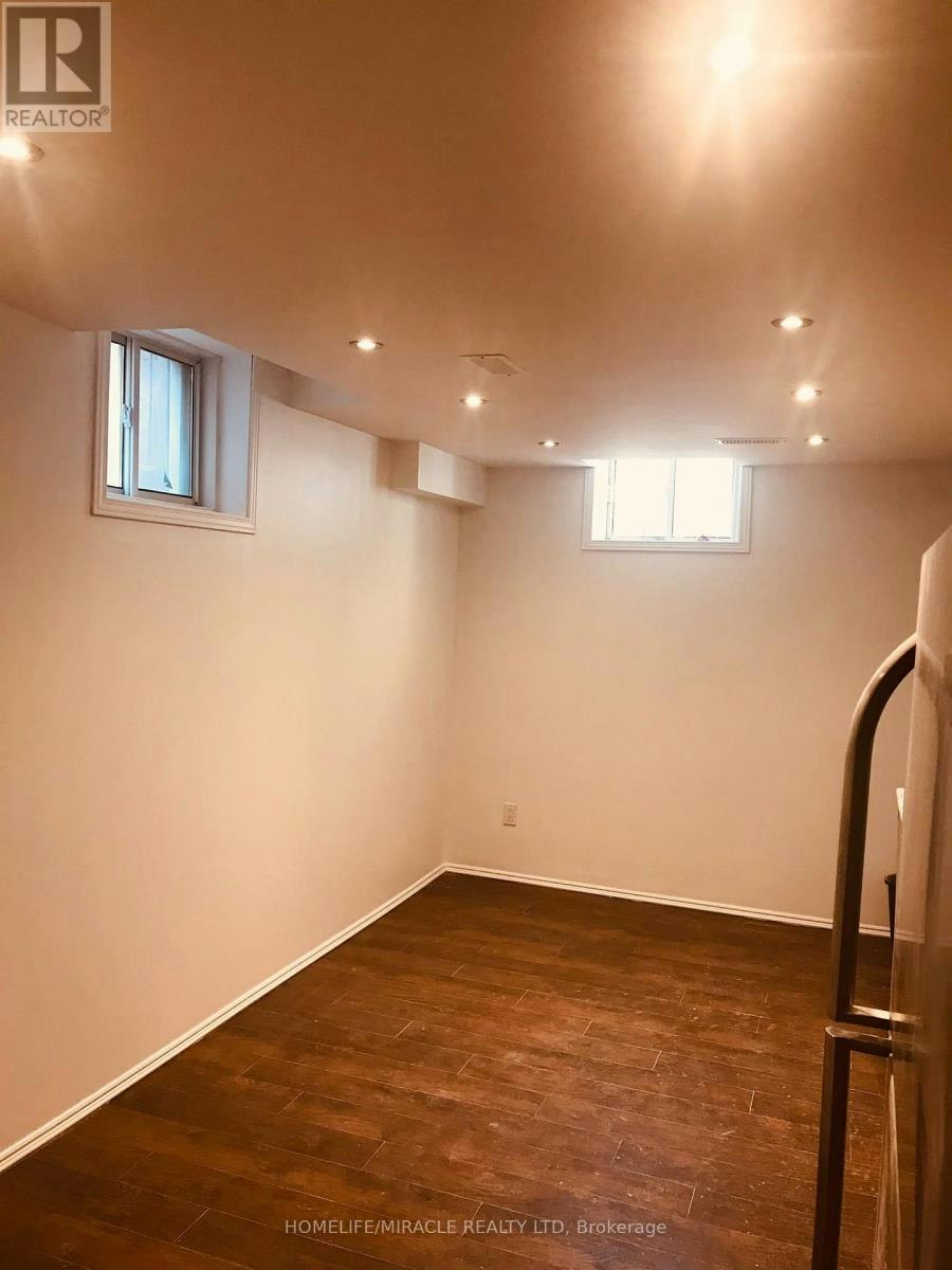 5592 Highbank Road, Mississauga, ON, L5M 6E4 - 4
