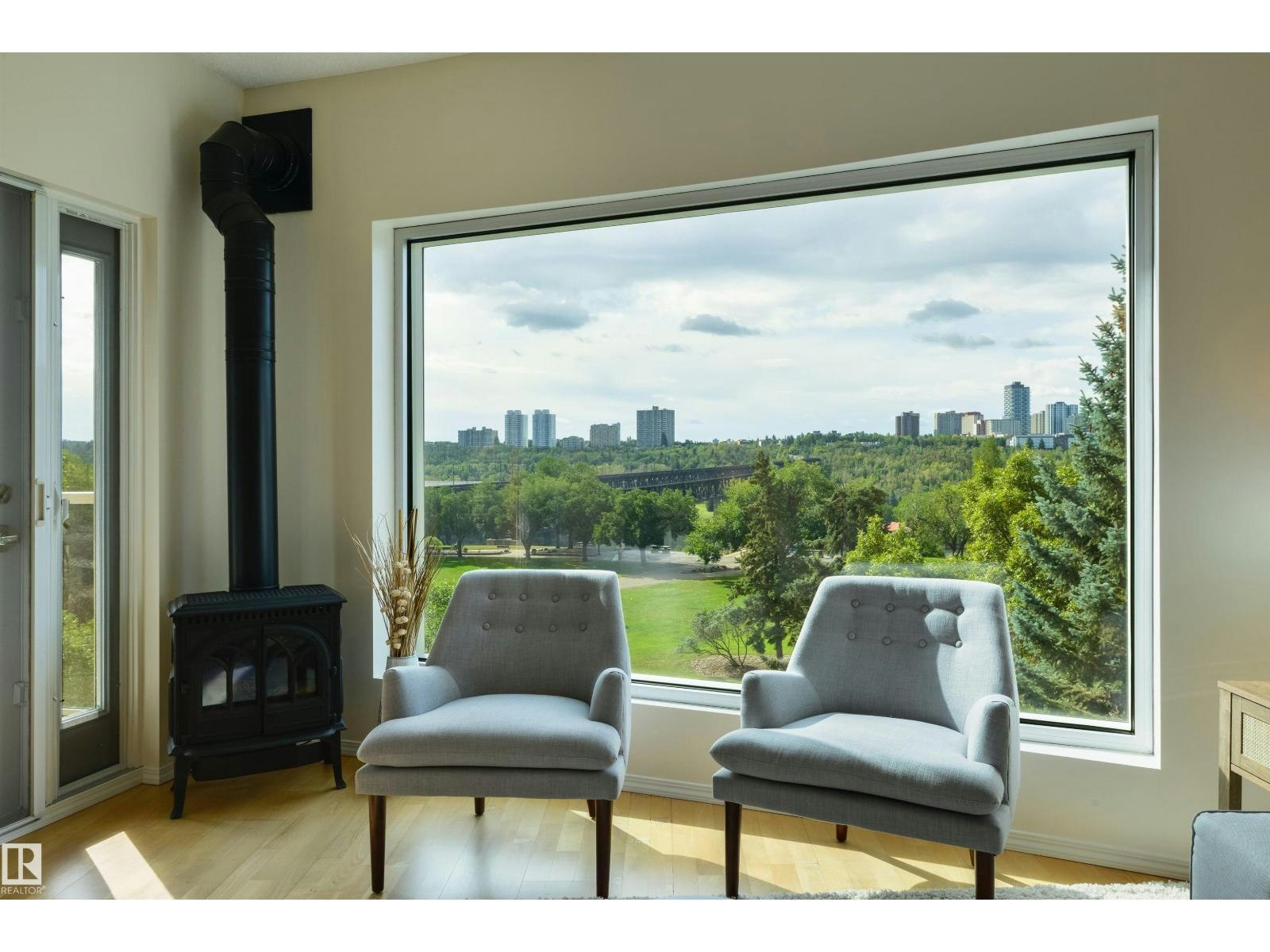 402-9708 110 Street NW, Edmonton, AB, T5K 2W3