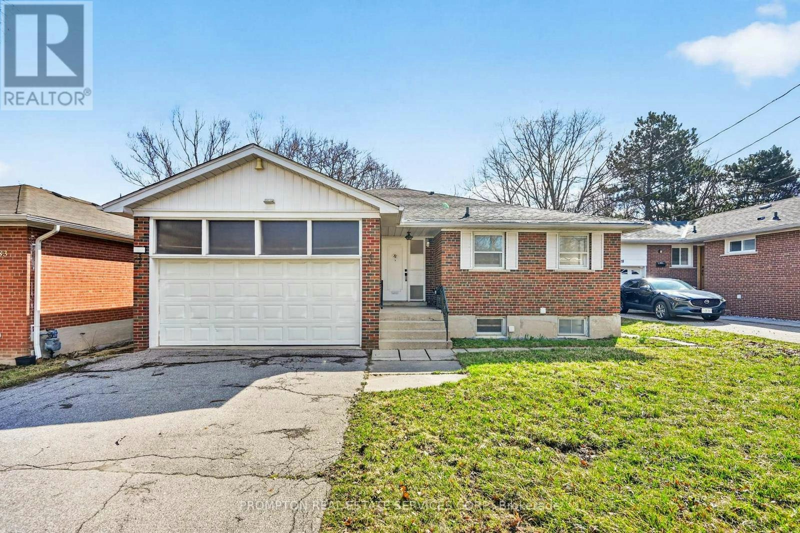 81 Maxome Avenue, Toronto, ON, M2M 3K2 - 2