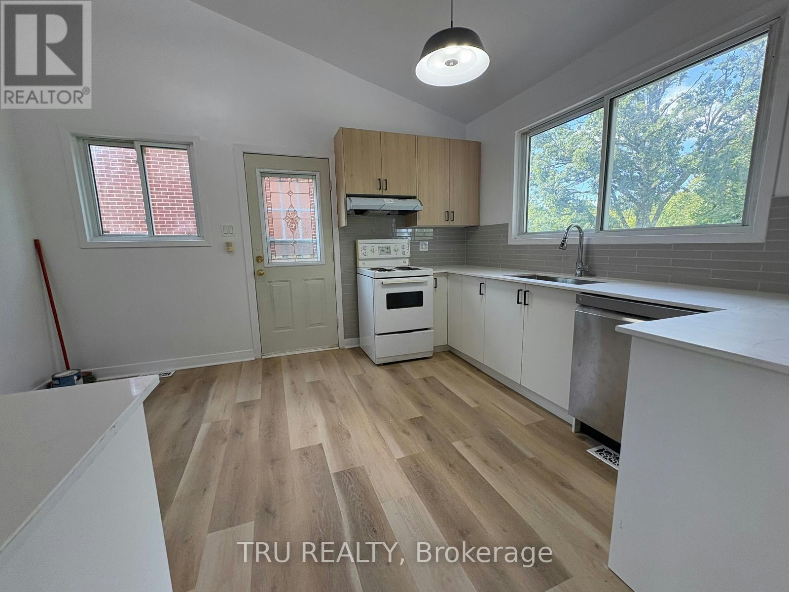 2417 Junction Avenue, Ottawa, ON, K1V 8G8 - 9