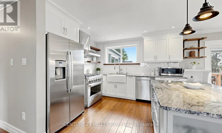938 Greenwood Crescent