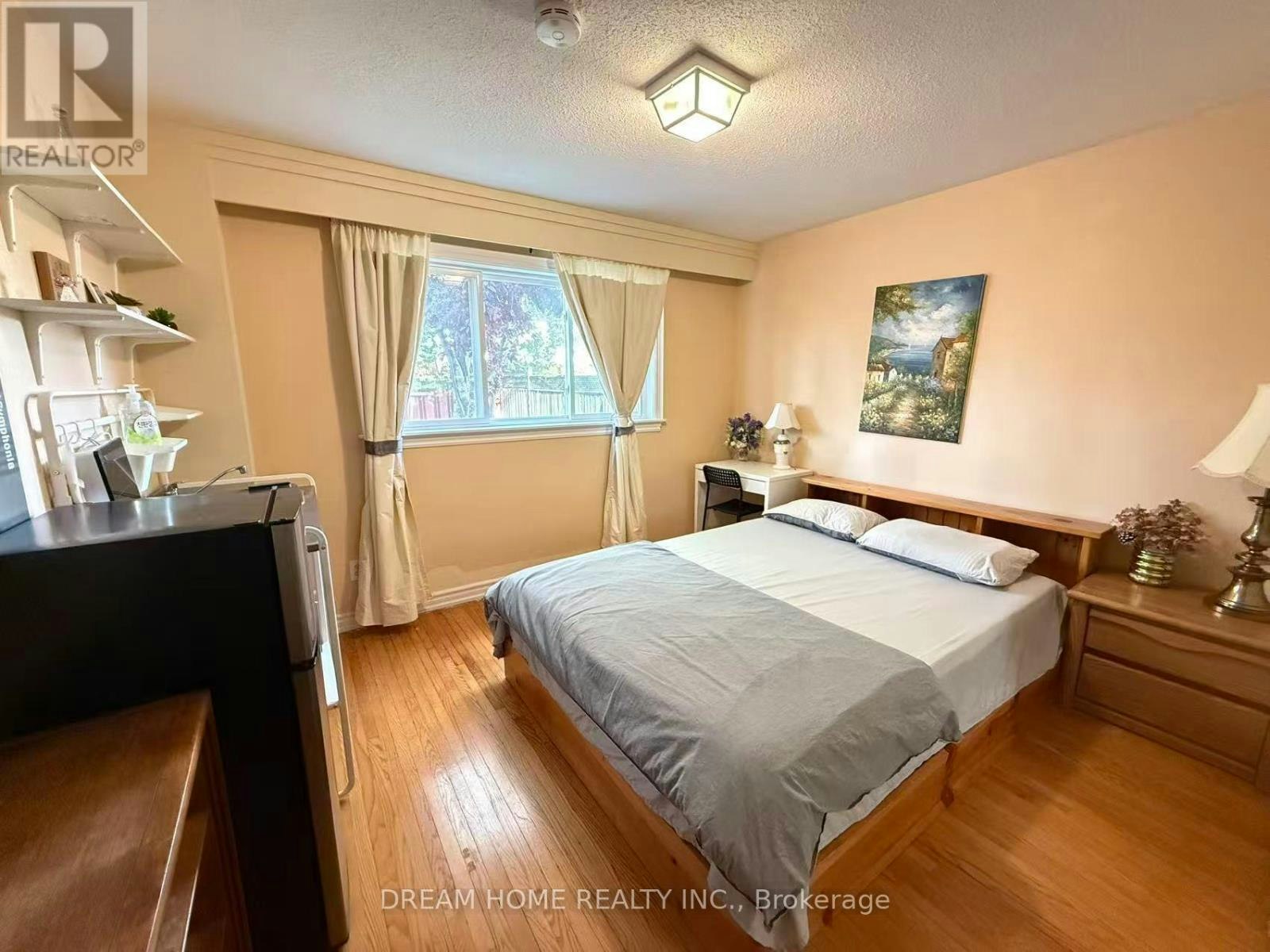 92 Rainier Square, Toronto, ON, M1T 3A2 - 2