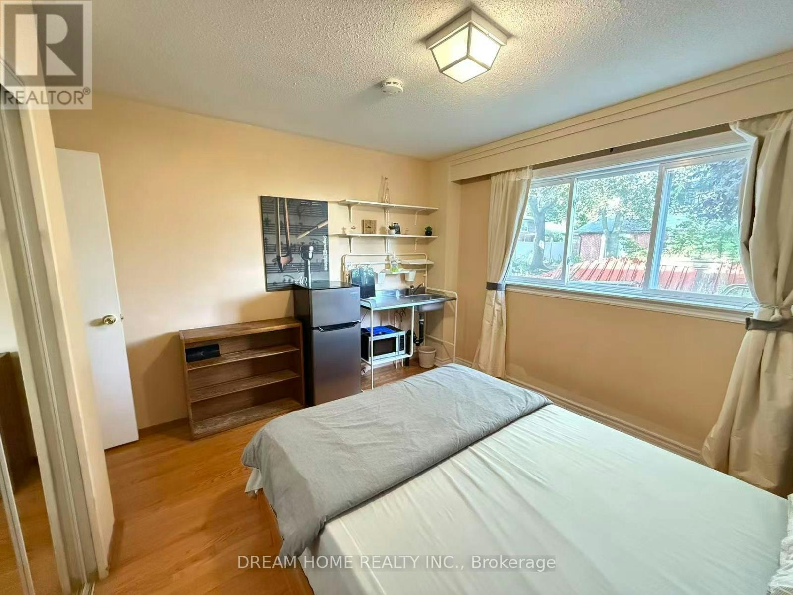 92 Rainier Square, Toronto, ON, M1T 3A2 - 3