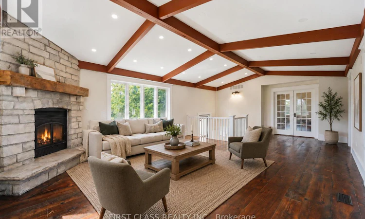 424 Concession 8 Road E