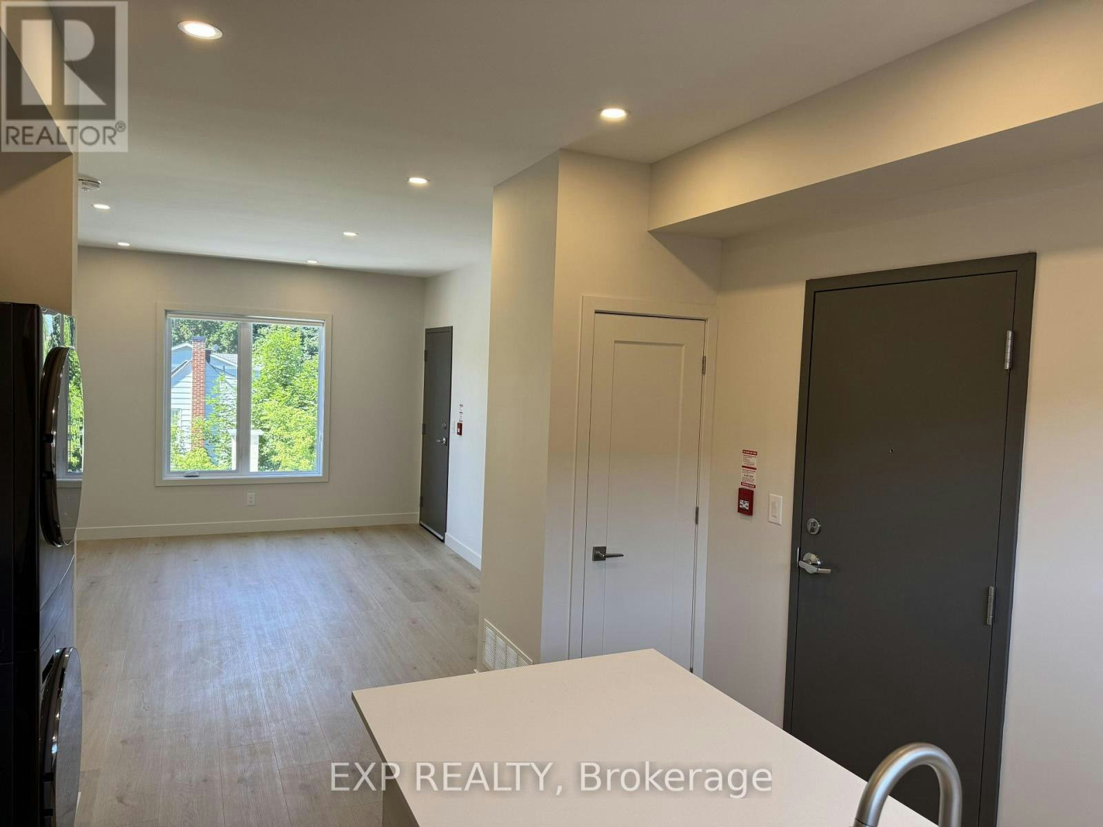 6-1301 Dorchester Avenue, Ottawa, ON, K1Z 8E8 - 2