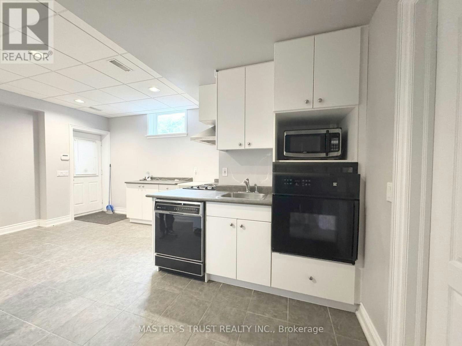 6 Cadmus Road, Toronto, ON, M2M 2M4 - 7