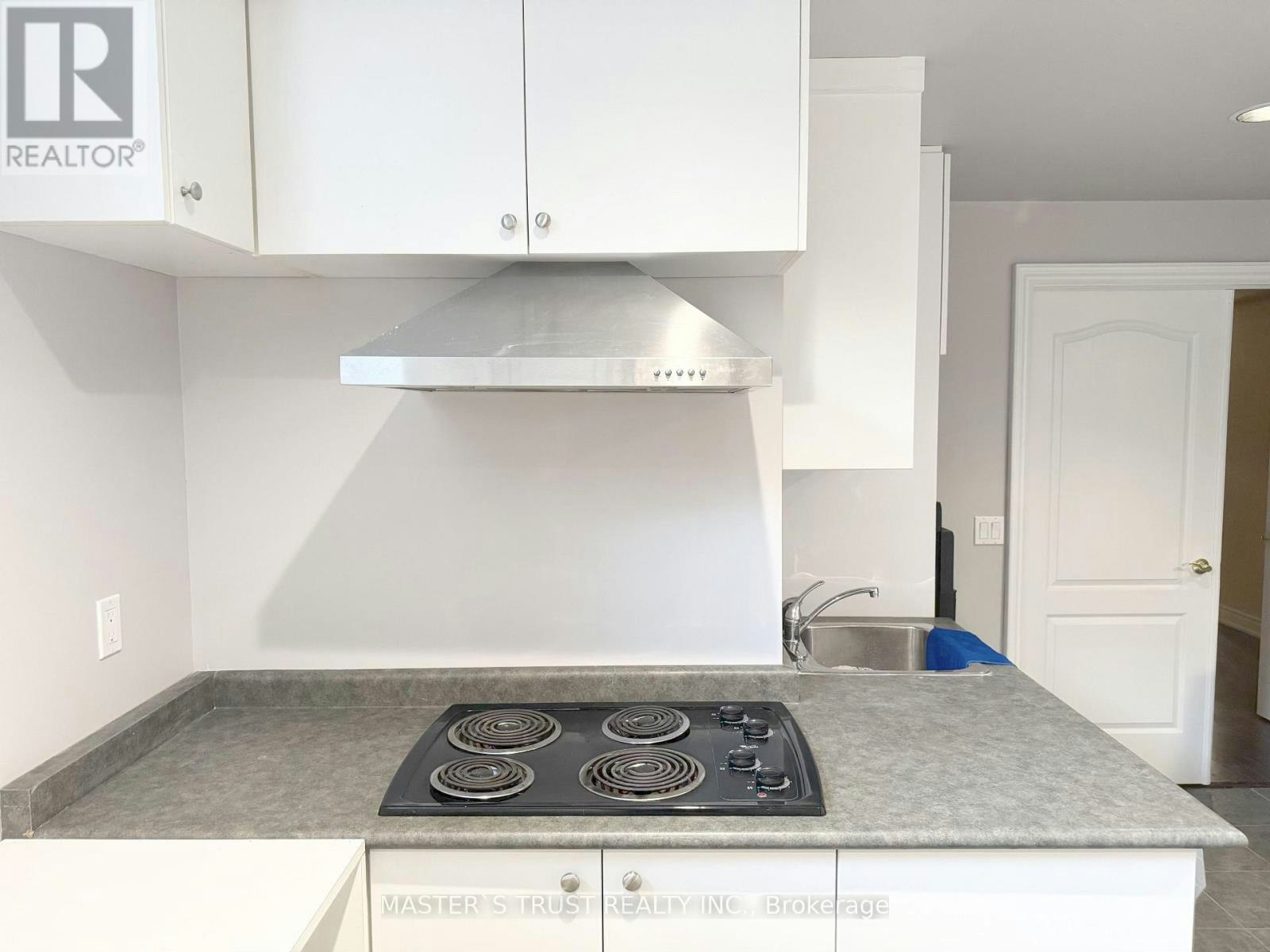 6 Cadmus Road, Toronto, ON, M2M 2M4 - 4