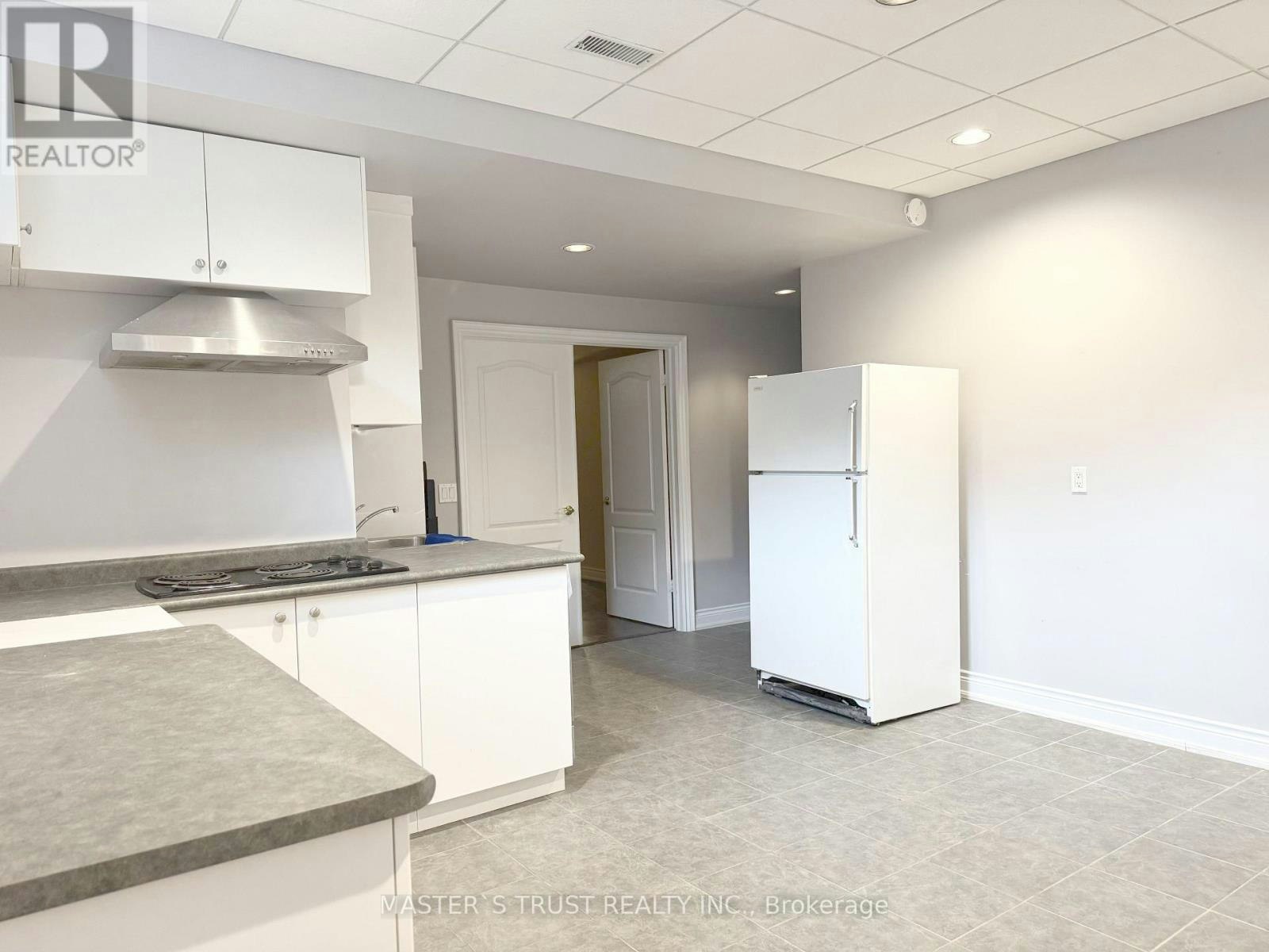 6 Cadmus Road, Toronto, ON, M2M 2M4 - 3