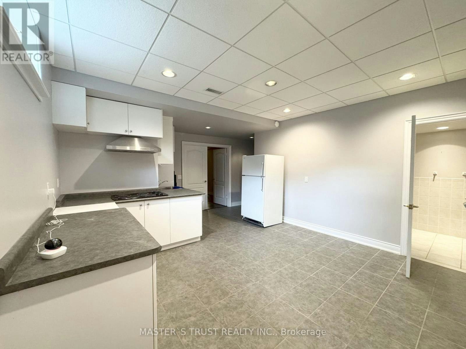 6 Cadmus Road, Toronto, ON, M2M 2M4 - 6