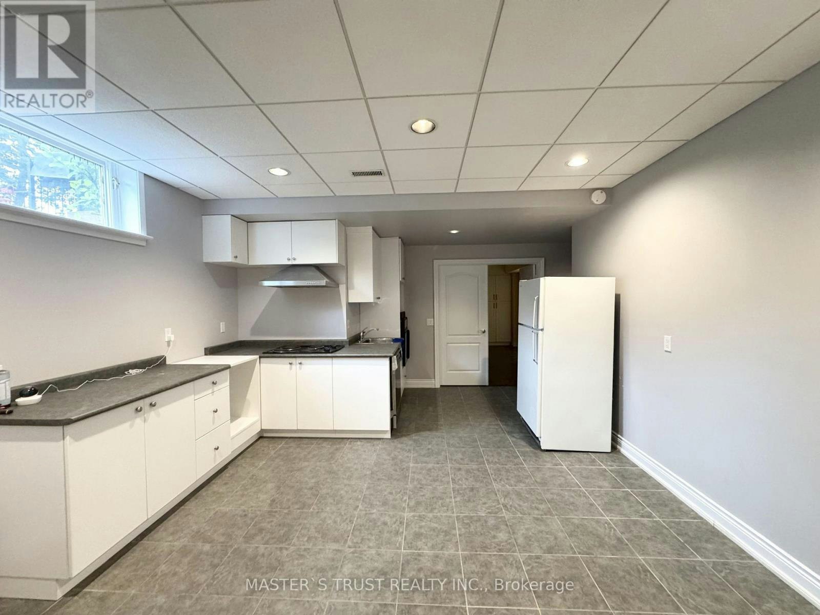 6 Cadmus Road, Toronto, ON, M2M 2M4 - 10