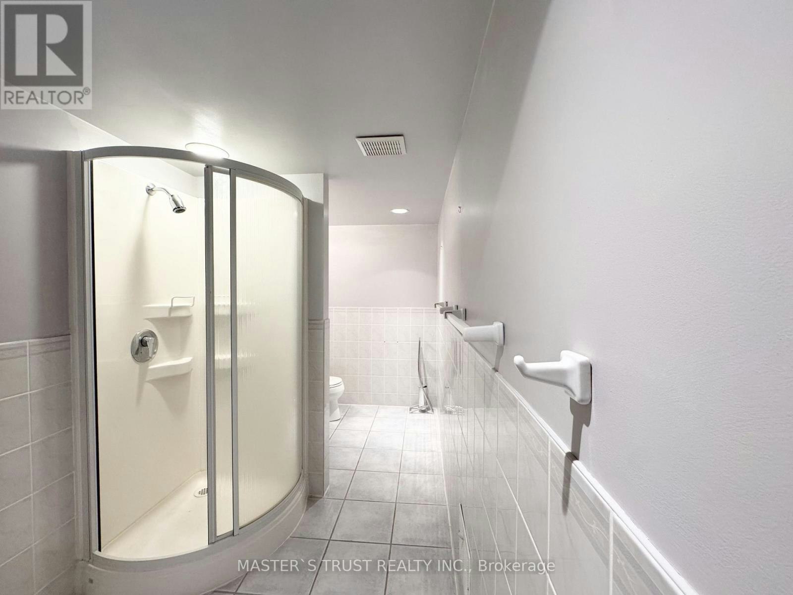 6 Cadmus Road, Toronto, ON, M2M 2M4 - 9