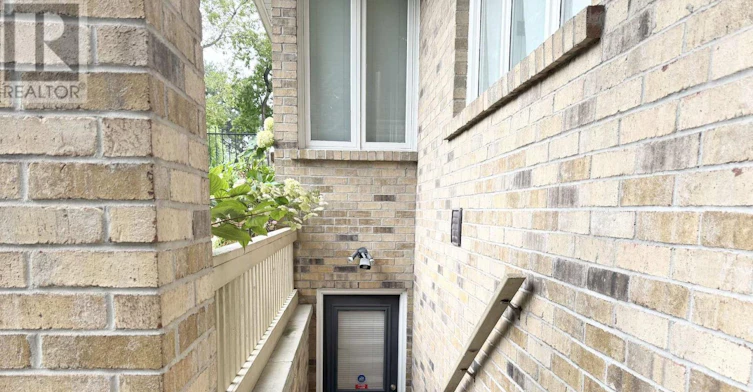 6 Cadmus Road, Toronto, ON, M2M 2M4 - 2