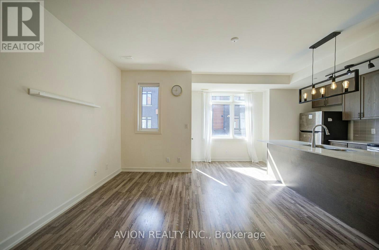 83-370 Red Maple Road, Richmond Hill, ON, L4C 5T4