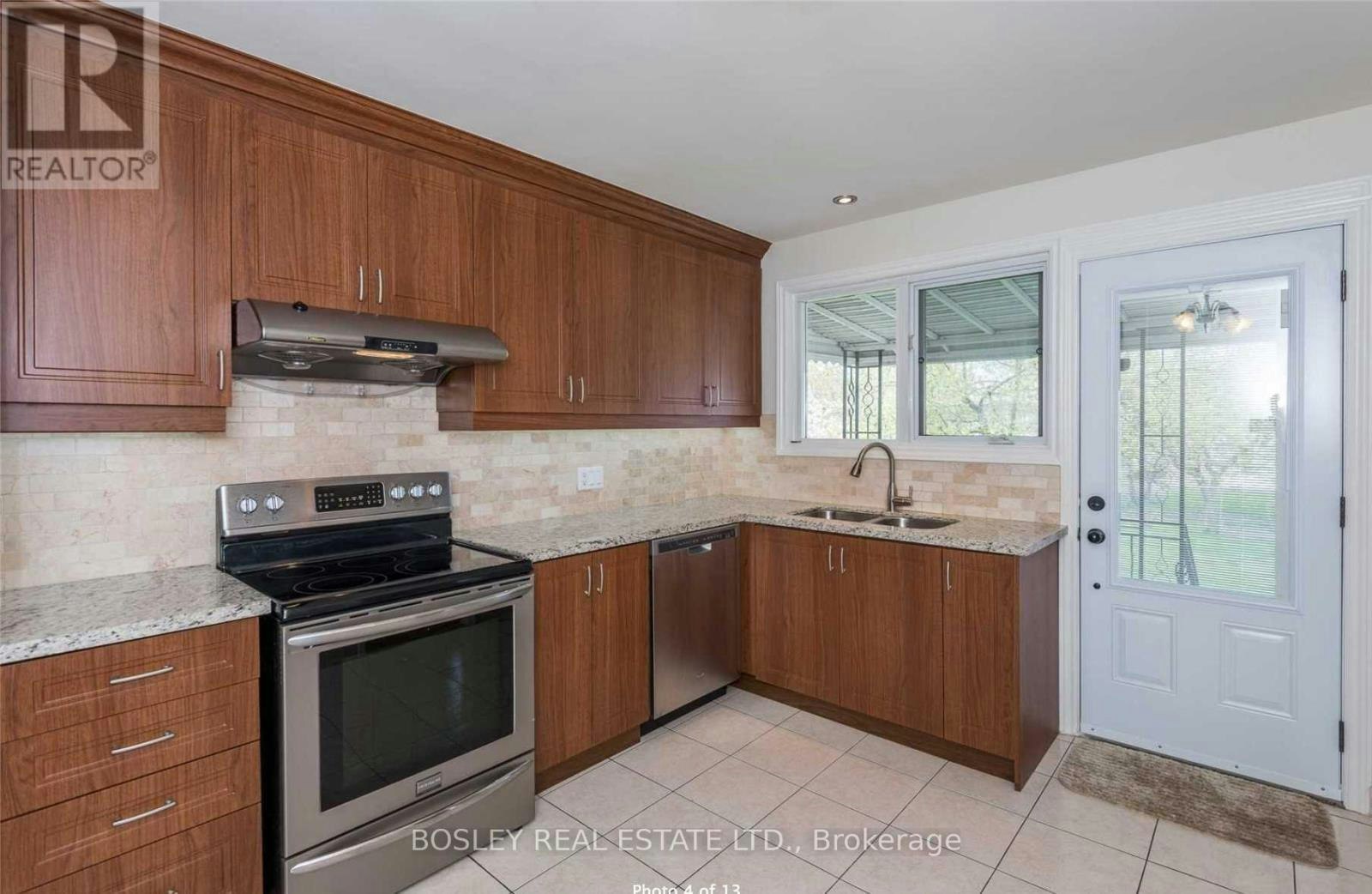 286 Searle Avenue, Toronto, ON, M3H 4C4 - 4