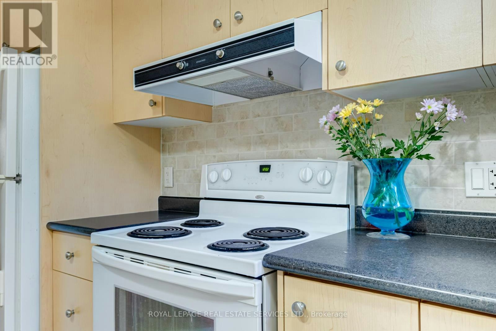 LOWER-127 Rusholme Road E, Toronto, ON, M6H 2Y6 - 16