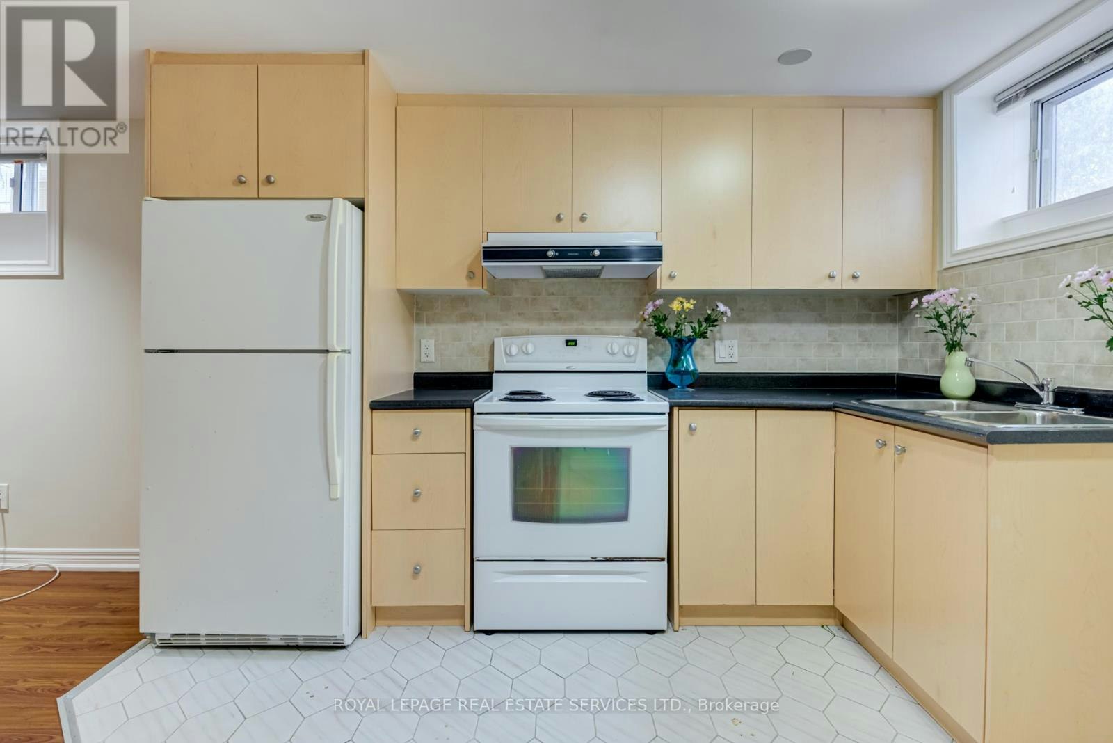 LOWER-127 Rusholme Road E, Toronto, ON, M6H 2Y6 - 14