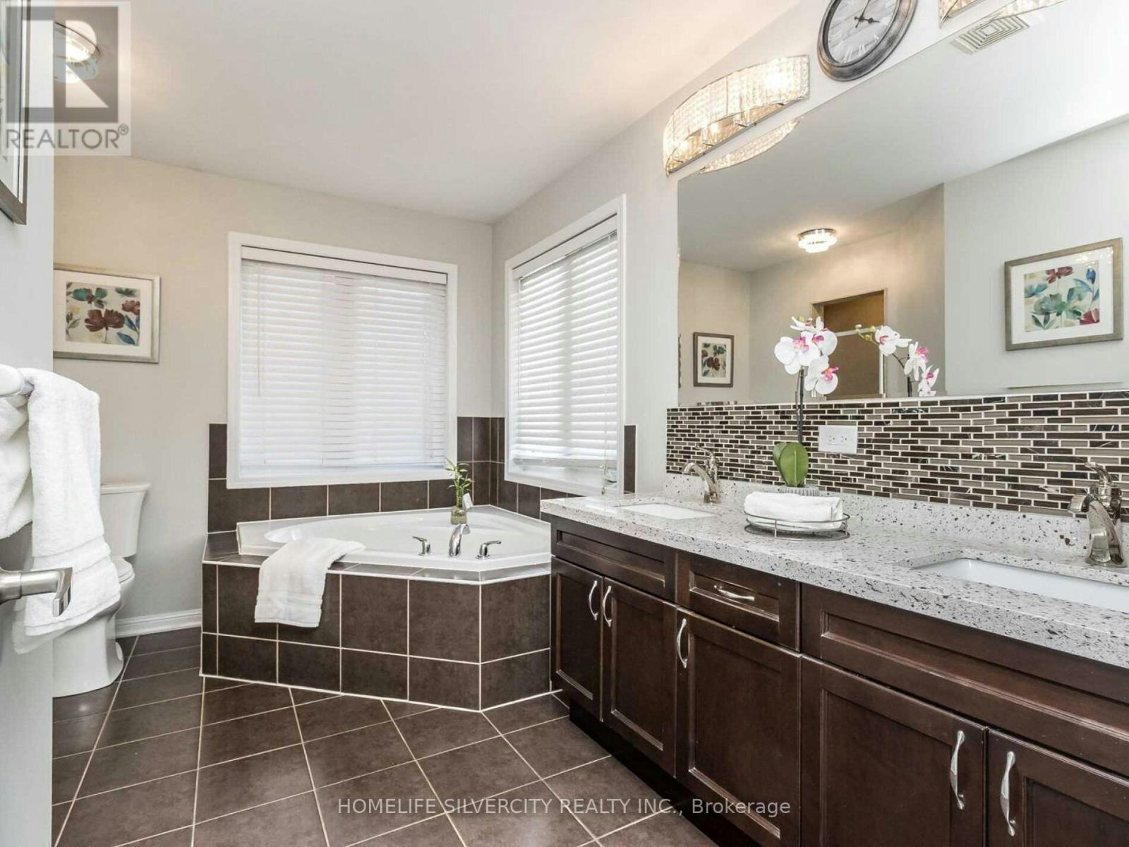 10 Bloom Drive, Brampton, ON, L6P 3C2 - 26