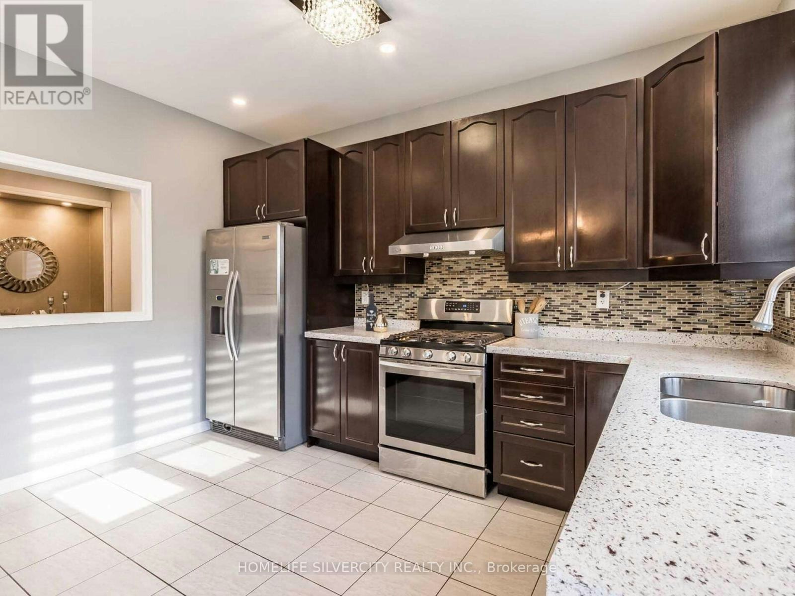 10 Bloom Drive, Brampton, ON, L6P 3C2 - 17