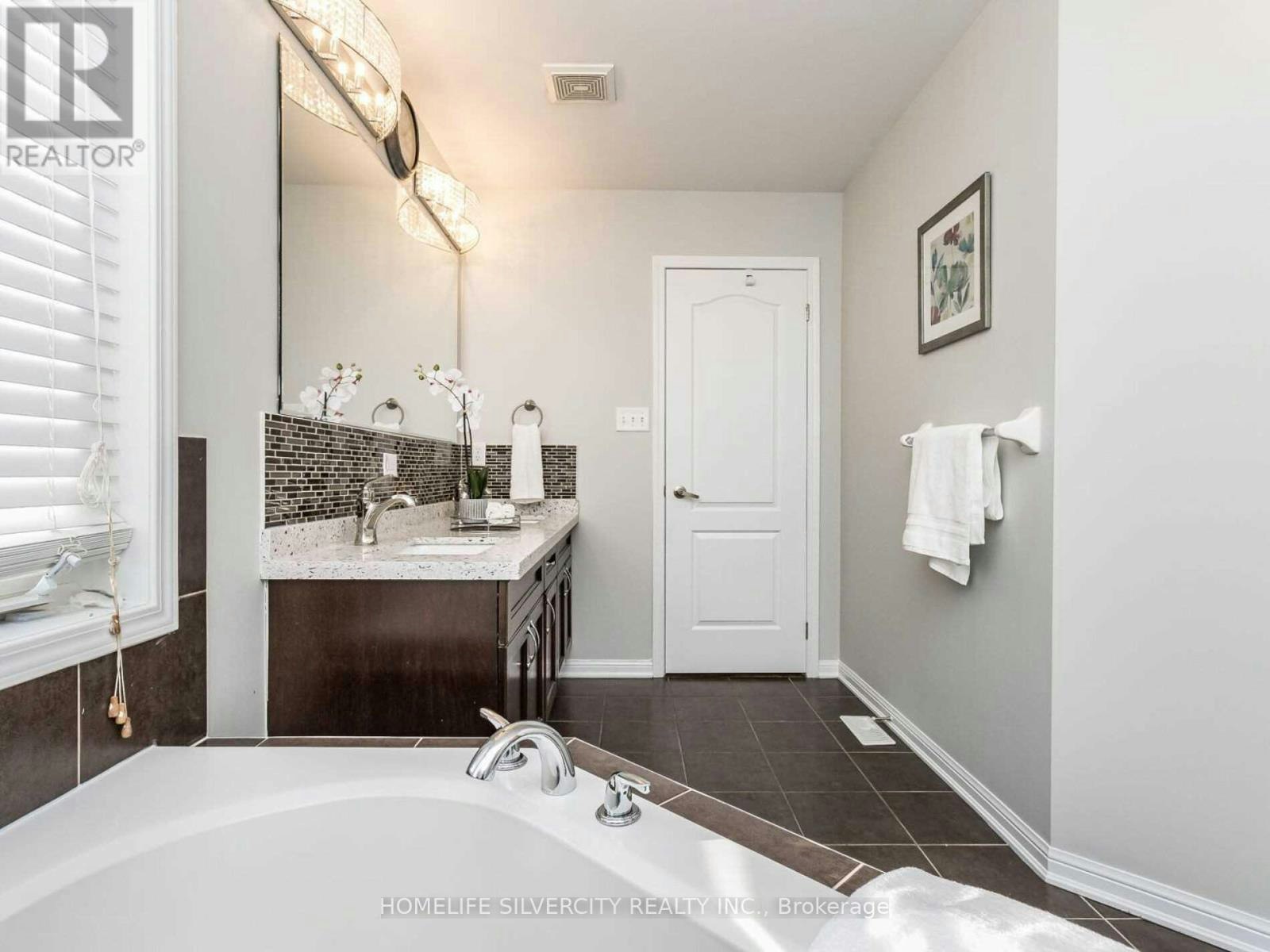 10 Bloom Drive, Brampton, ON, L6P 3C2 - 27