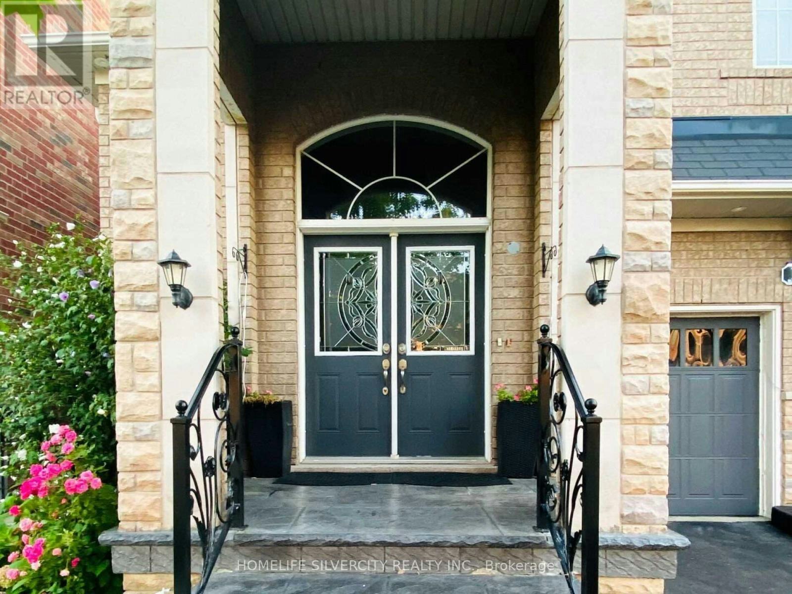 10 Bloom Drive, Brampton, ON, L6P 3C2 - 2