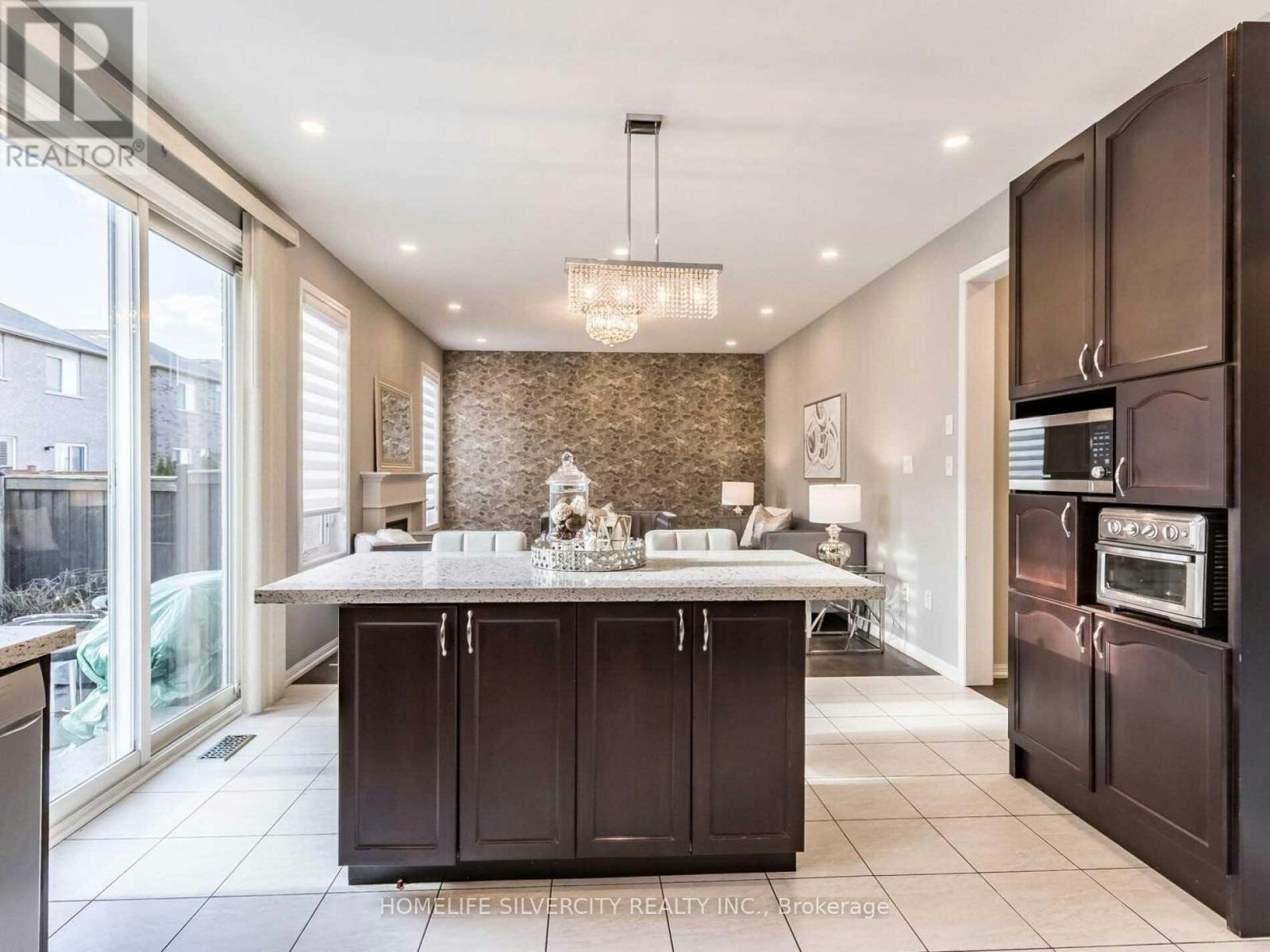 10 Bloom Drive, Brampton, ON, L6P 3C2 - 18