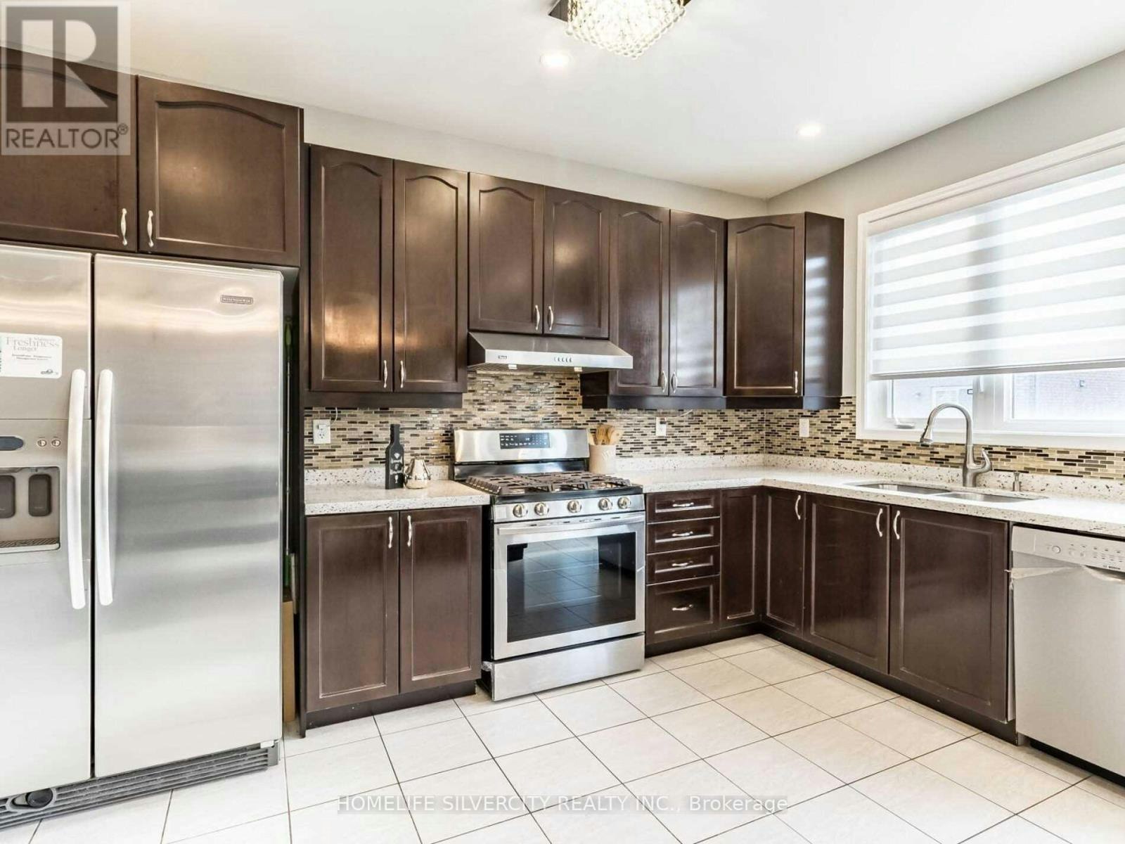 10 Bloom Drive, Brampton, ON, L6P 3C2 - 16
