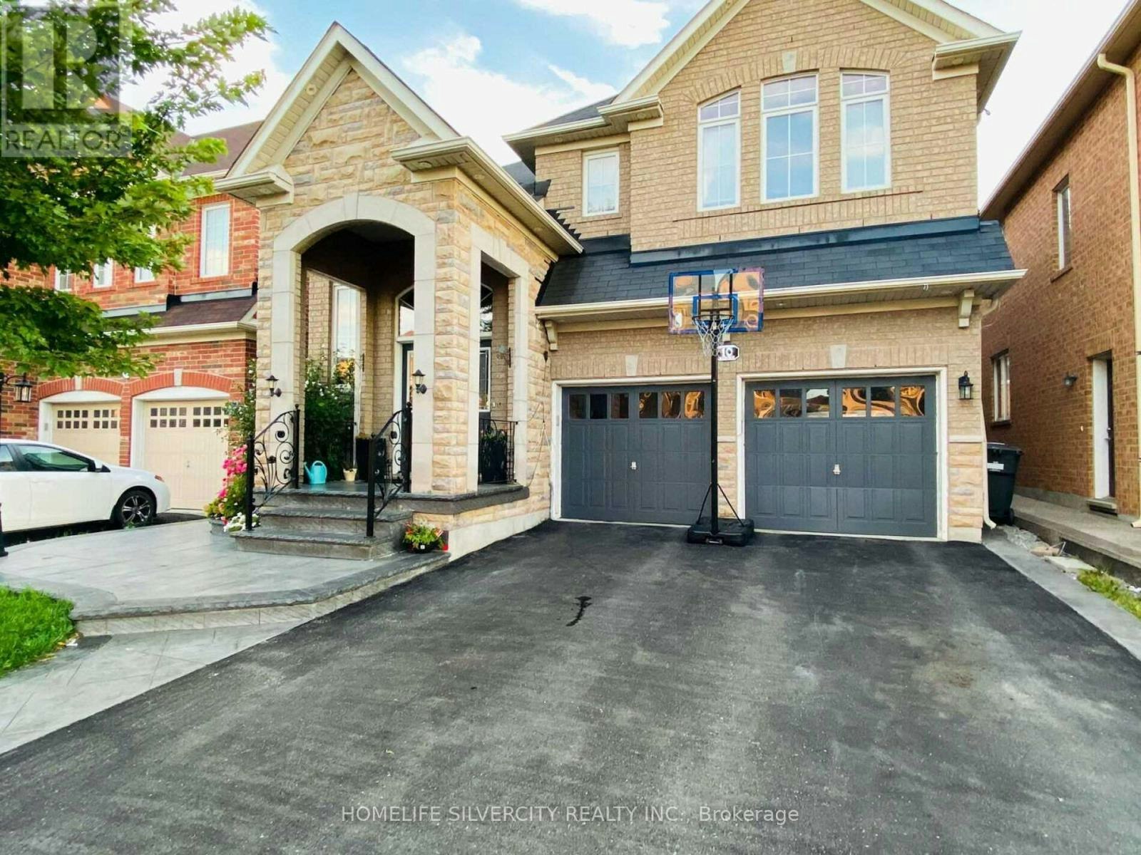 10 Bloom Drive, Brampton, ON, L6P 3C2