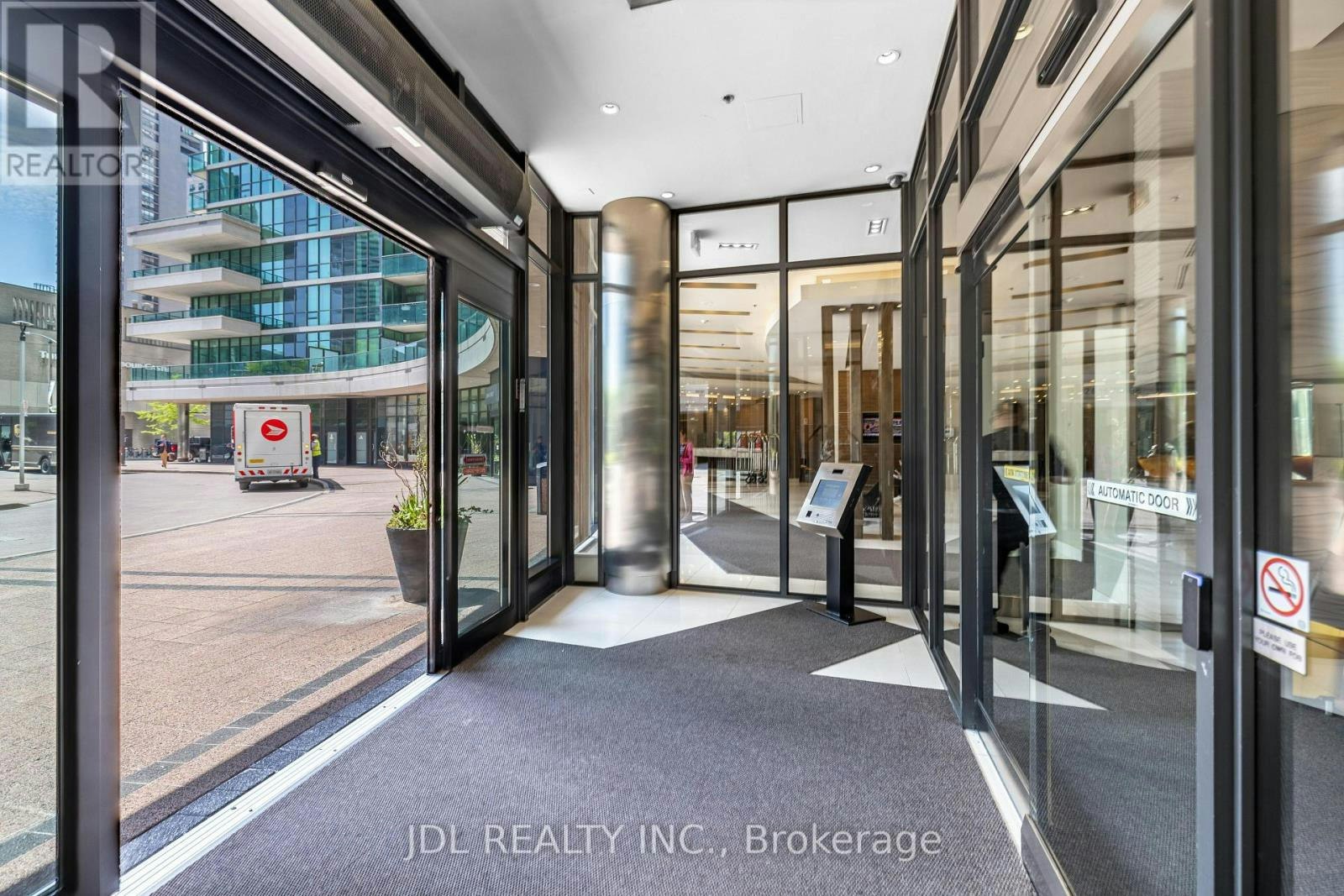 4006-16 Harbour Street, Toronto, ON, M5J 2Z7 - 6