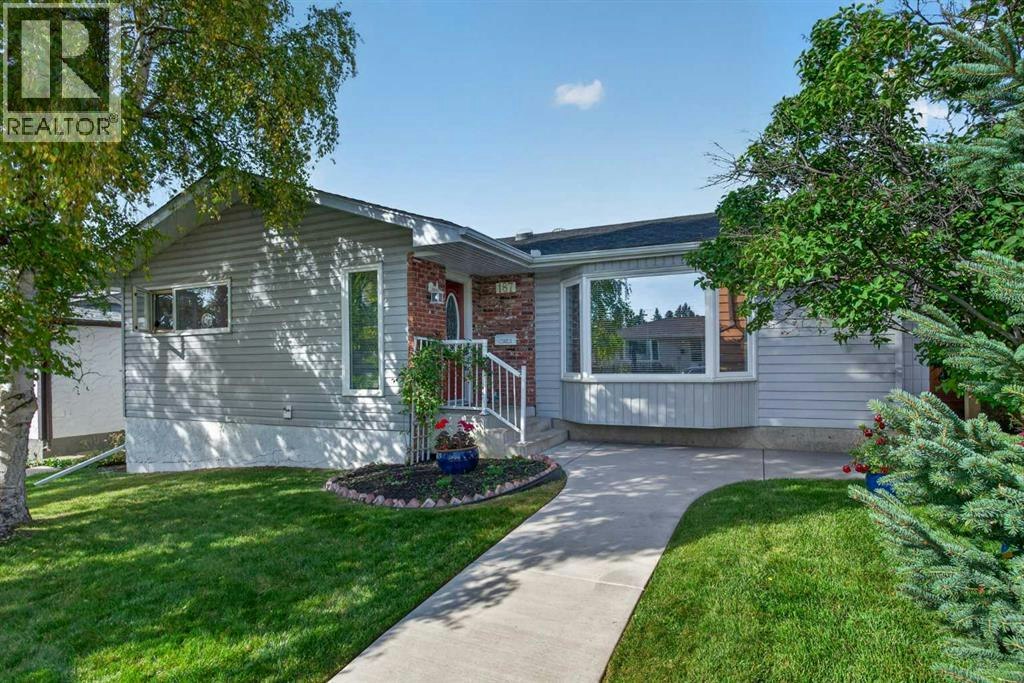 187 Silver Brook Road NW, Calgary, AB, T3B 3H9