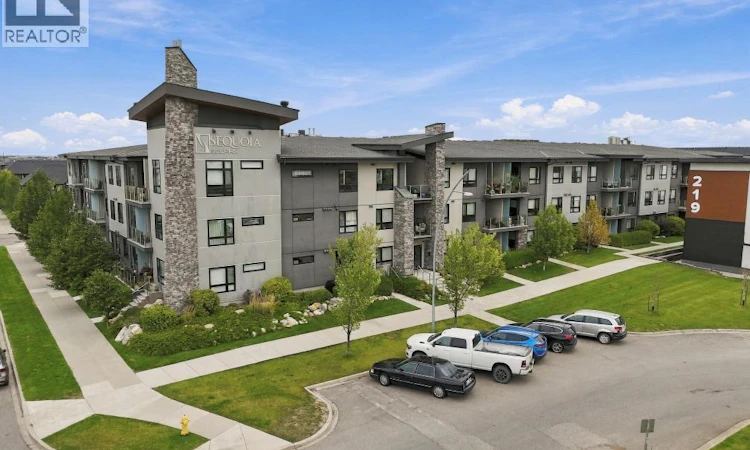 220-223 Evergreen Square