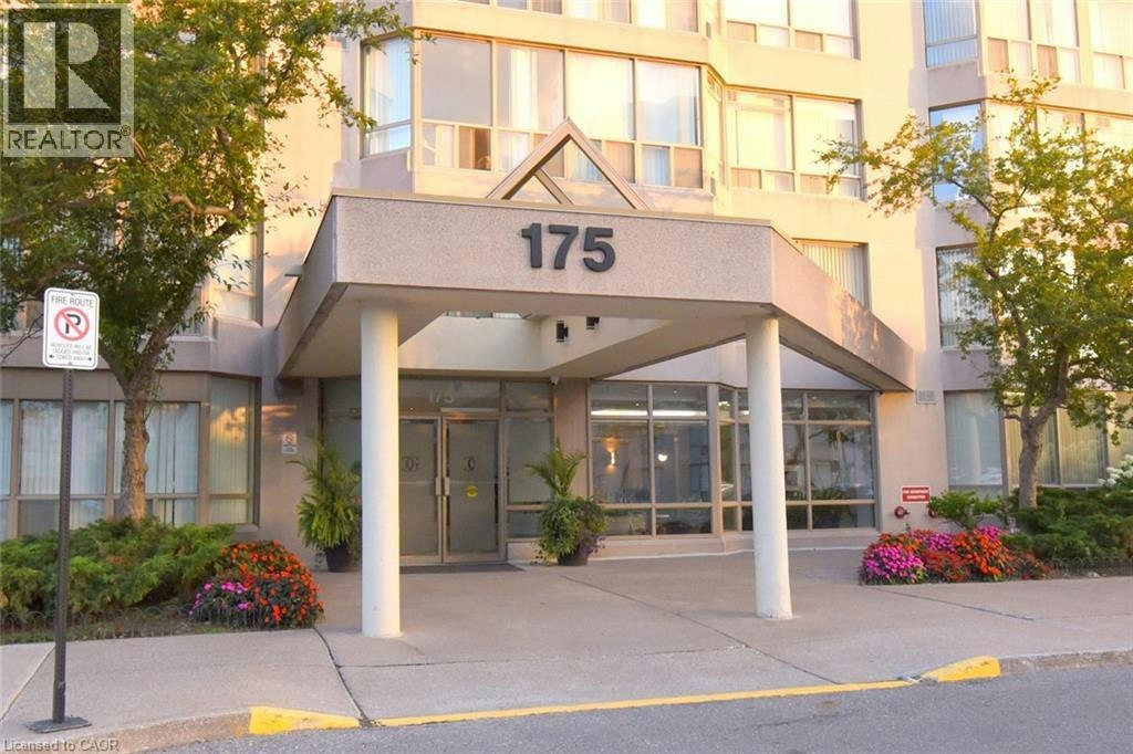 215-175 Cedar Avenue, Richmond Hill, ON, L4C 9V3
