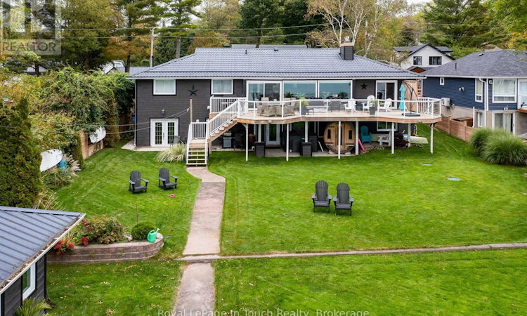 8 Tiny Beaches Road S