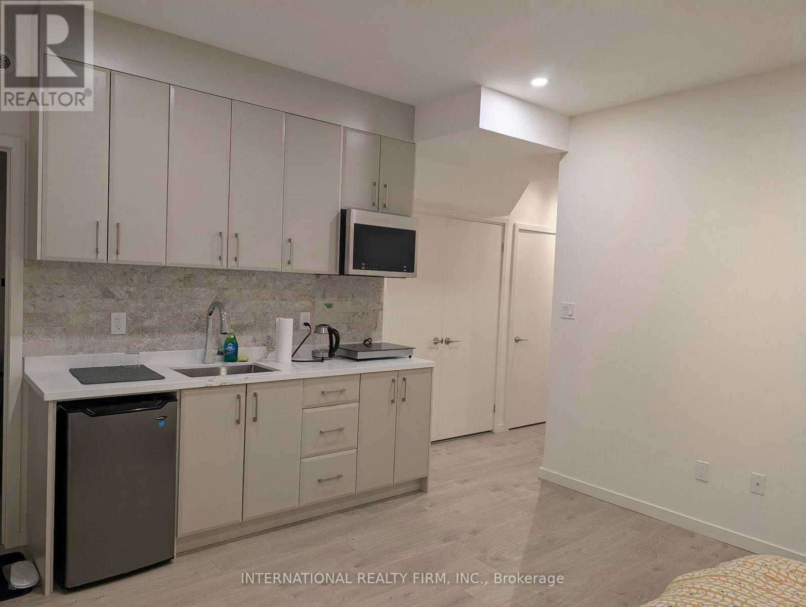 BSMT-42 Genuine Lane, Richmond Hill, ON, L4B 0E5